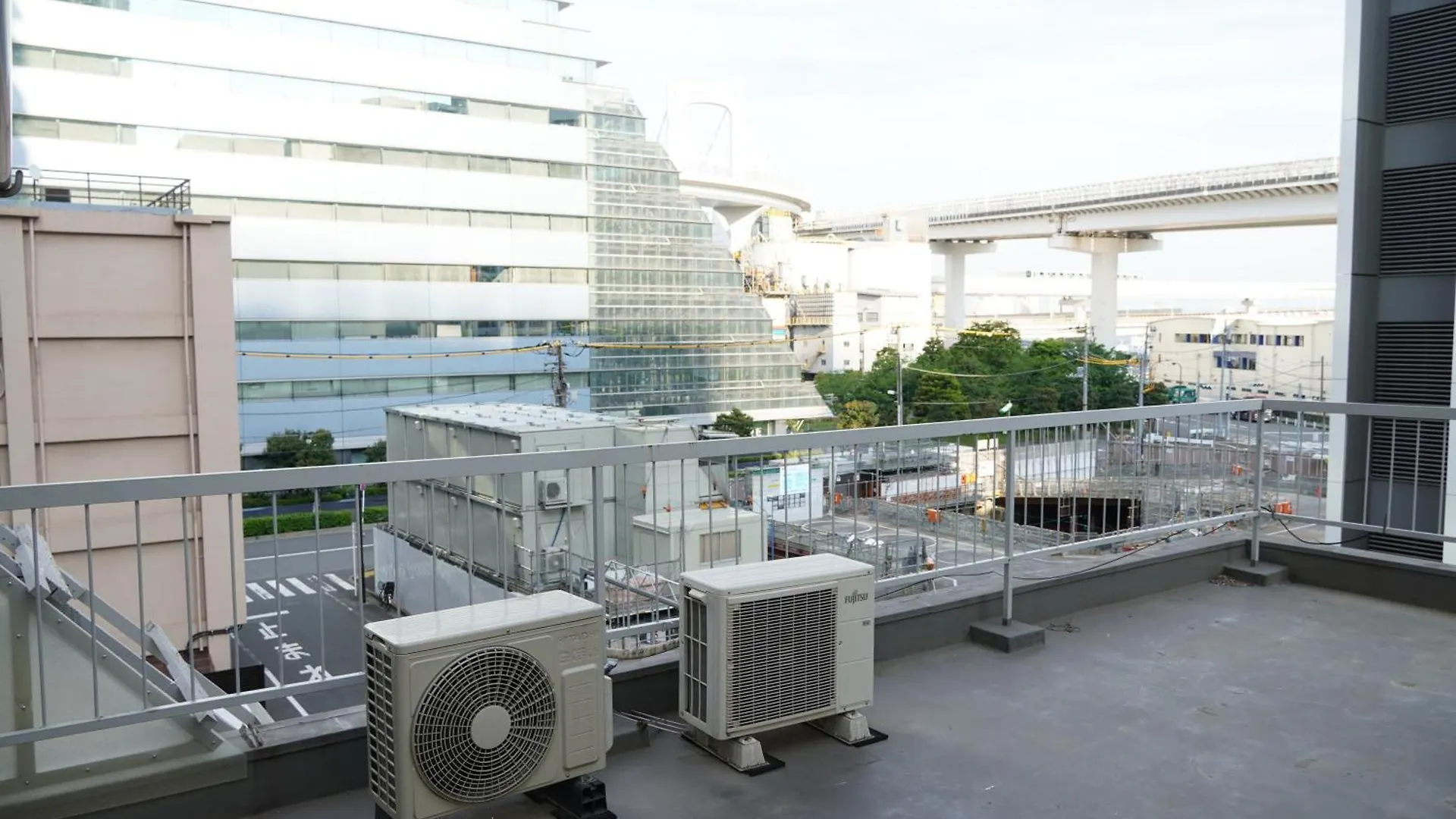 駅から徒歩4分/ビル3階全体/広い部屋/広い屋上/和室/レインボーブリッジ/お台場 東京都 アパート