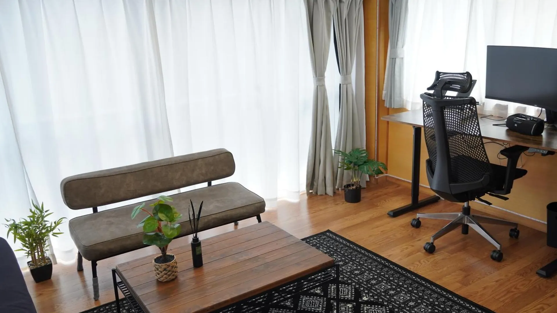 アパート 駅から徒歩4分/ビル3階全体/広い部屋/広い屋上/和室/レインボーブリッジ/お台場 東京都