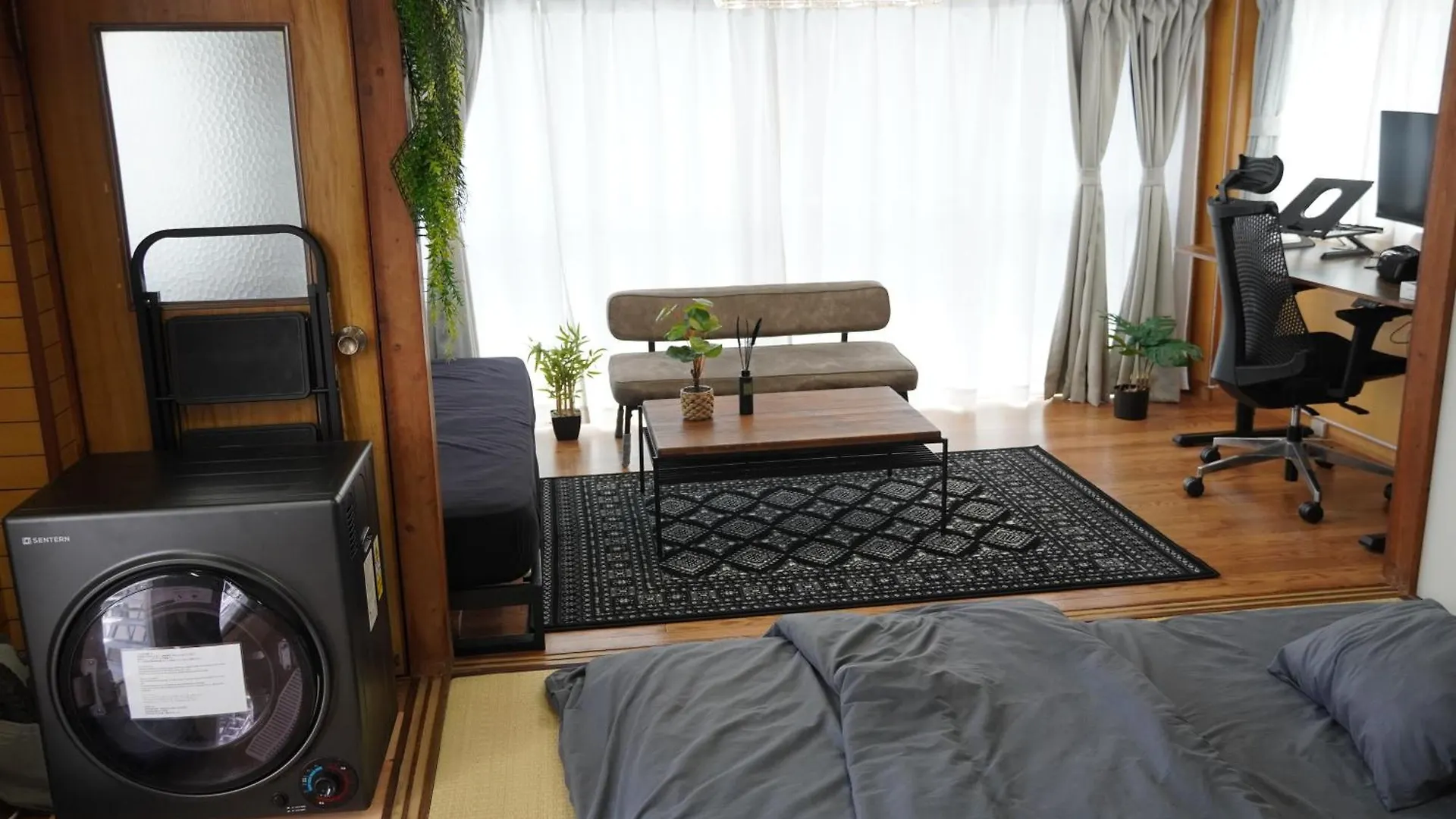 駅から徒歩4分/ビル3階全体/広い部屋/広い屋上/和室/レインボーブリッジ/お台場 東京都