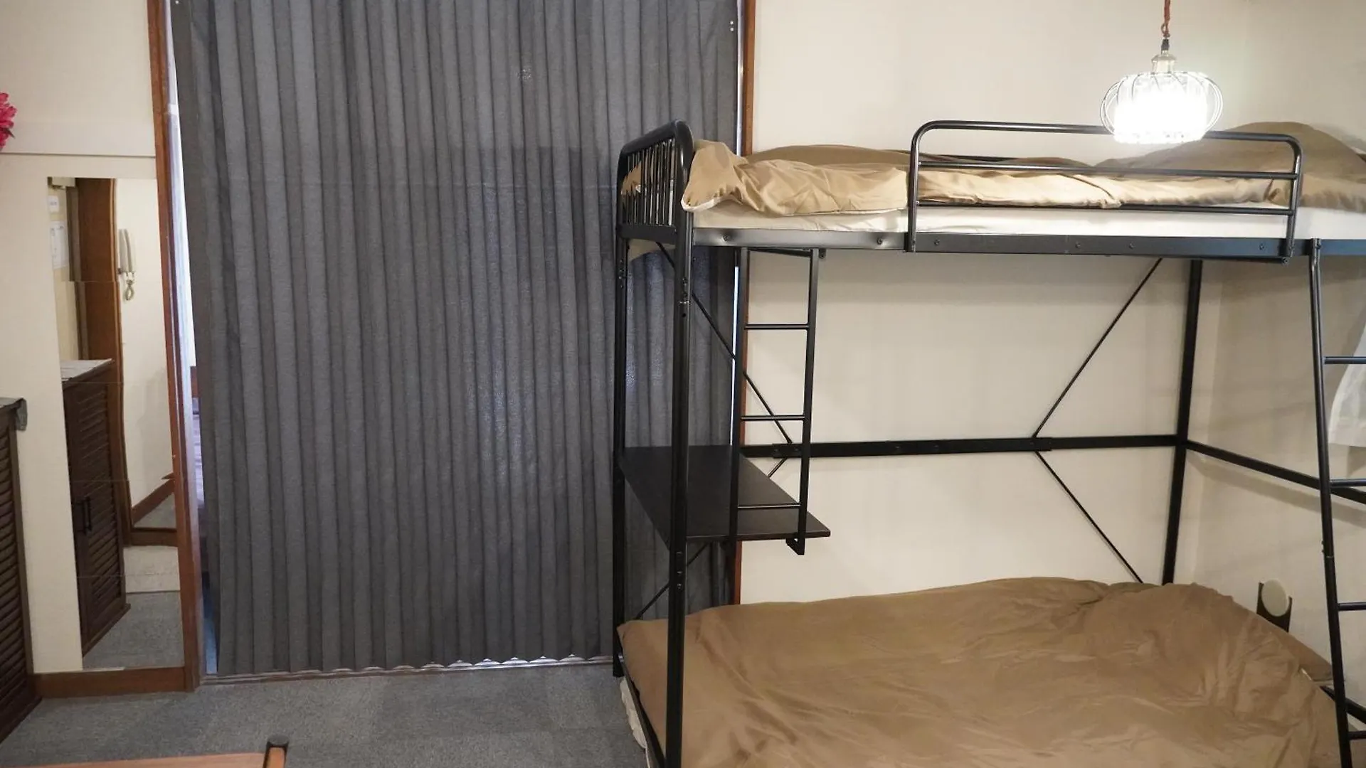 アパート 駅から徒歩4分/ビル3階全体/広い部屋/広い屋上/和室/レインボーブリッジ/お台場 東京都