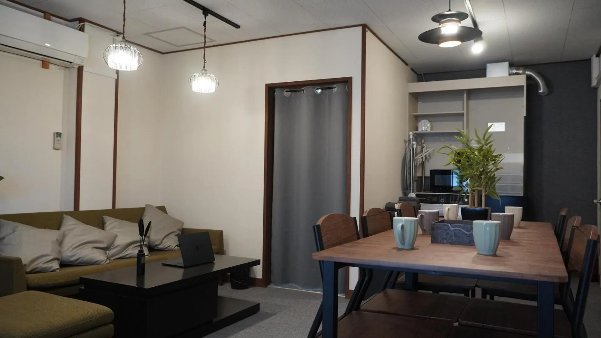 駅から徒歩4分/ビル3階全体/広い部屋/広い屋上/和室/レインボーブリッジ/お台場 東京都 アパート