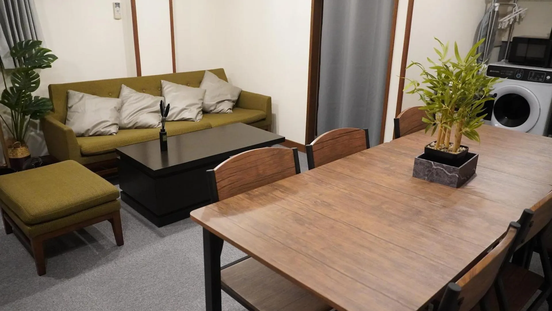 アパート 駅から徒歩4分/ビル3階全体/広い部屋/広い屋上/和室/レインボーブリッジ/お台場 東京都 日本