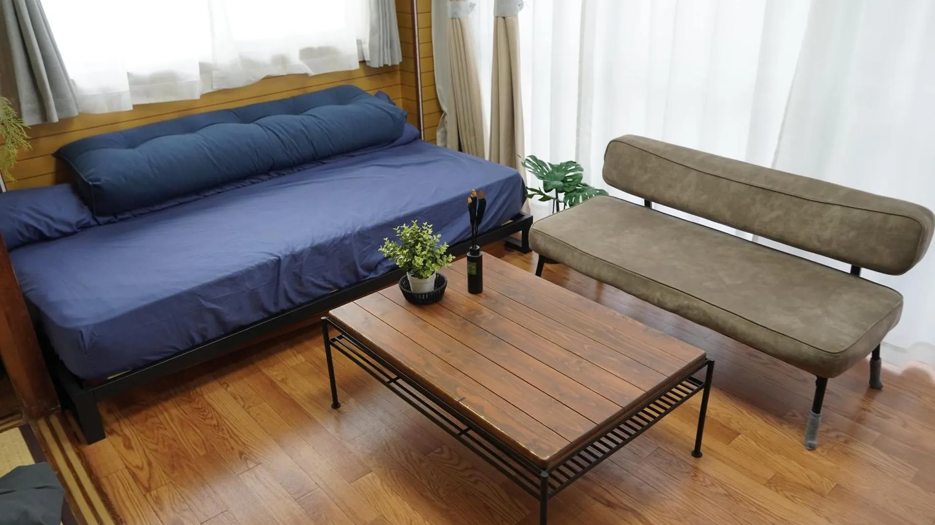 Apartment 駅から徒歩4分/ビル3階全体/広い部屋/広い屋上/和室/レインボーブリッジ/お台場 Tokyo Japan