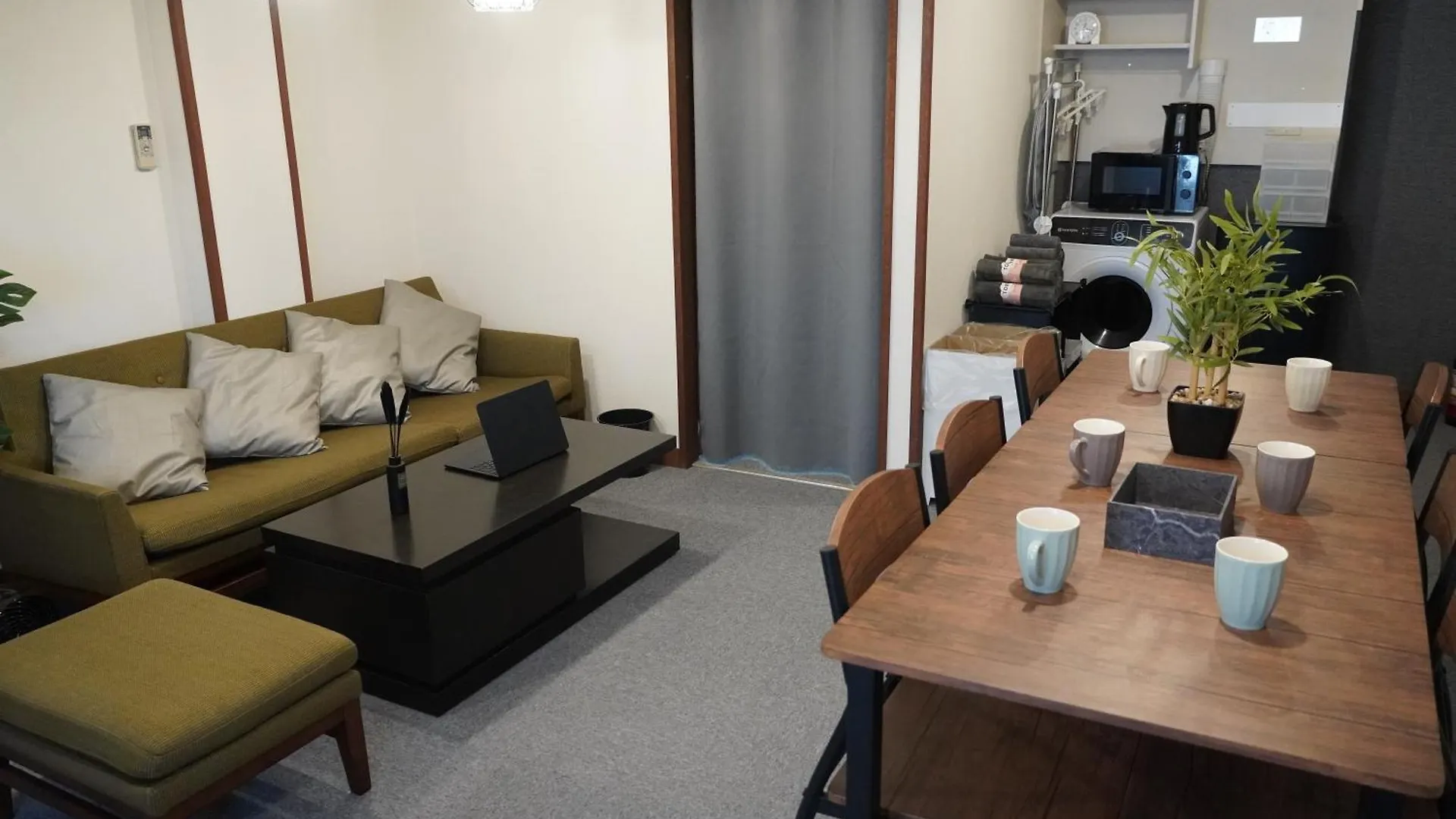 駅から徒歩4分/ビル3階全体/広い部屋/広い屋上/和室/レインボーブリッジ/お台場 Tokyo Apartment